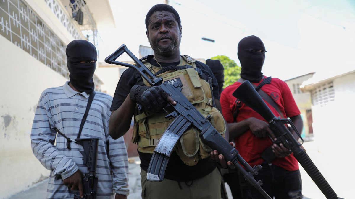 Vůdce gangů z Haiti: Pokud premiér nerezignuje, bude občanská válka a genocida